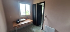 LOCAL COMMERCIAL 35m² – EMPLACEMENT STRATÉGIQUE – GRAND PARKING – SAINT-JEAN-LA-POTERIE