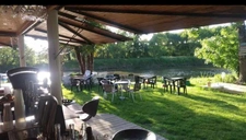   À vendre : Guinguette d'exception avec vue imprenable sur l’eau