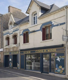 Immeuble de rapport 280 m² – Rendement 8 % – Rue Bernard – Local commercial + 2 appartements - LA ROCHE BERNARD (56)