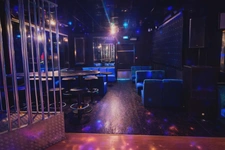 🔥 CLUB & BAR – MURS & FONDS – EMPLACEMENT N°1 – Forte visibilité