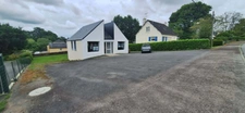 LOCAL COMMERCIAL 35m² – EMPLACEMENT STRATÉGIQUE – GRAND PARKING – SAINT-JEAN-LA-POTERIE