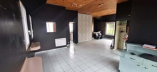 LOCAL COMMERCIAL 35m² – EMPLACEMENT STRATÉGIQUE – GRAND PARKING – SAINT-JEAN-LA-POTERIE