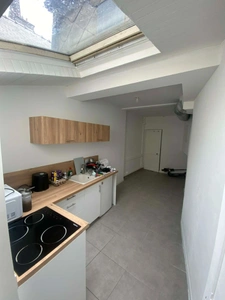  À VENDRE – FONDS DE COMMERCE RESTAURATION STREET FOOD – EMPLACEMENT N°1 – NANTES CENTRE