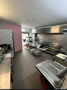  À VENDRE – FONDS DE COMMERCE RESTAURATION STREET FOOD – EMPLACEMENT N°1 – NANTES CENTRE