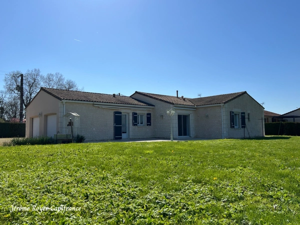 Maison individuelle de plain-pied à la campagne