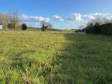 Terrain constructible de 867 m² proche de JARZE 