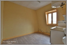 Immeuble à vendre ANGERS (49), proche hyper centre Lot de 2 appartements à rénover.