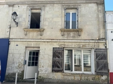 Immeuble à vendre JARZE (49) T4 ET T1.