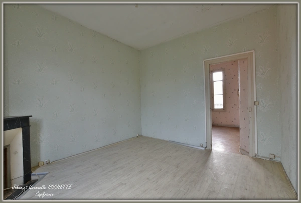 Immeuble à vendre ANGERS (49), proche hyper centre Lot de 2 appartements à rénover.