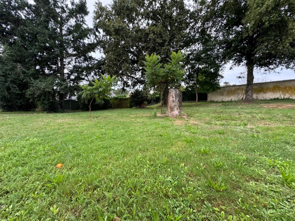 Terrain à vendre  à proximité de Seiches sur le Loir (49) Terrain 724 M²