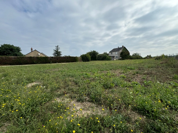 Dpt Maine et Loire (49), à vendre proche de JARZE terrain d'environ 1970 M².Possibilité de division.