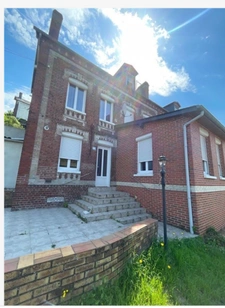 Maison familiale de 118 m² sur un terrain de 810 m² avec garage, cave et climatisation