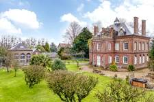Characterful late 19th-century manor house with 2 hectares of parkland, outbuildings and rental income – Sought-after area near Rouen