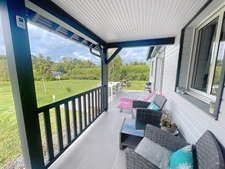 À quelques minutes d’Honfleur, une propriété contemporaine où espace, lumière et nature se rencontrent.