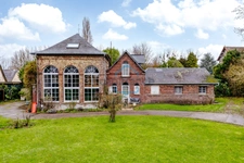 Characterful late 19th-century manor house with 2 hectares of parkland, outbuildings and rental income – Sought-after area near Rouen