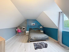 Maison familiale de 118 m² sur un terrain de 810 m² avec garage, cave et climatisation