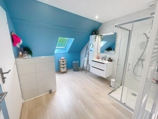 À quelques minutes d’Honfleur, une propriété contemporaine où espace, lumière et nature se rencontrent.