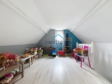 Maison familiale de 118 m² sur un terrain de 810 m² avec garage, cave et climatisation