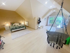 À quelques minutes d’Honfleur, une propriété contemporaine où espace, lumière et nature se rencontrent.