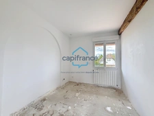 Ancienne grange rénovée – volumes, confort moderne et potentiel à finaliser