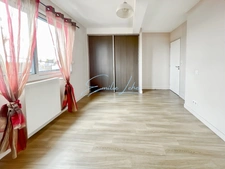 Dpt Finistère (29), à louer PLOUGUERNEAU CENTRE VILLE, Appartement T2 de 71,47 M2 avec terrasse au 2ème étage avec ascenseur