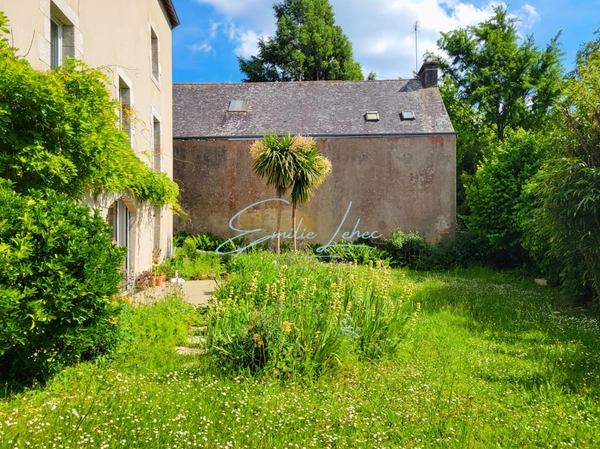 Riec sur Belon - Maison bourgeoise, 4 niveaux, centre bourg, jardin clos avec puits, près de 250m2! Unique!! 