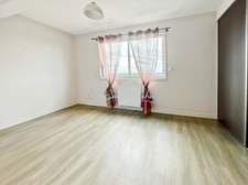 Dpt Finistère (29), à louer PLOUGUERNEAU CENTRE VILLE, Appartement T2 de 71,47 M2 avec terrasse au 2ème étage avec ascenseur
