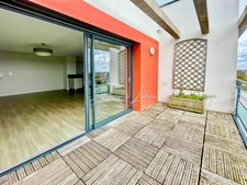 Dpt Finistère (29), à louer PLOUGUERNEAU CENTRE VILLE, Appartement T2 de 71,47 M2 avec terrasse au 2ème étage avec ascenseur