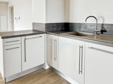 Dpt Finistère (29), à louer PLOUGUERNEAU CENTRE VILLE, Appartement T2 de 71,47 M2 avec terrasse au 2ème étage avec ascenseur