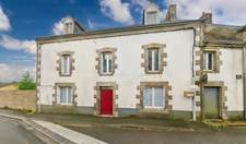 INVESTISSEURS!!! Centre-bourg d'Elliant - Immeuble 300m2 et parcelle de plus de 1000m2 divisible.