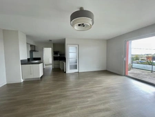 Dpt Finistère (29), à louer PLOUGUERNEAU appartement T2   