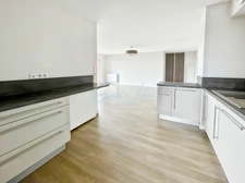 Dpt Finistère (29), à louer PLOUGUERNEAU CENTRE VILLE, Appartement T2 de 71,47 M2 avec terrasse au 2ème étage avec ascenseur