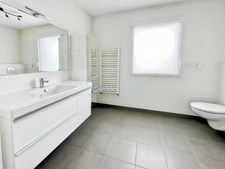 Dpt Finistère (29), à louer PLOUGUERNEAU CENTRE VILLE, Appartement T2 de 71,47 M2 avec terrasse au 2ème étage avec ascenseur