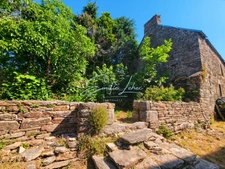 Melgven – Propriété de caractère de 197 m² avec dépendances en pierre sur plus de 8 600 m² de terrain