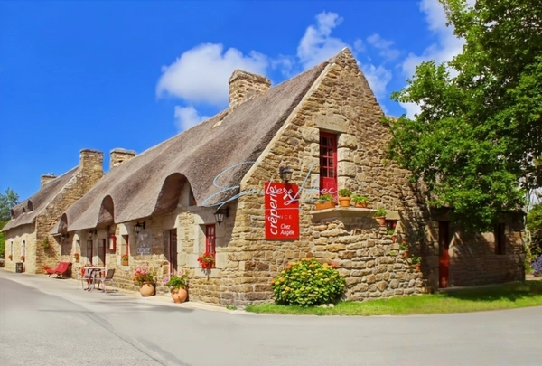RIEC SUR BELON – Propriété de caractère entre les ports – Restaurant de charme et habitation