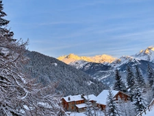 Valfréjus — T2 avec balcon et parking, votre pied-à-terre à la montagne été comme hiver, meublé et équipé!
