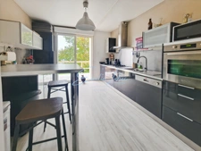 Pont-Aven – Immeuble rénové, T3 et T5, grand jardin, proximité de tout.