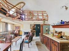 ILE DE GROIX - Domaine 9600m2, 2 habitations. Maison de154m2 sortie d'un livre d'aventure!