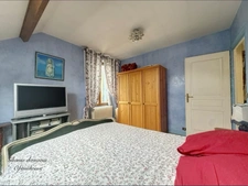 À 2 MIN DU RER E CHAMPIGNY CENTRE – MAISON 123 M² HABITABLES – 4 CHAMBRES/GRAND SEJOUR– TERRAIN 400 M² – 2 GARAGES – ATELIER 30 M²
