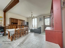 À 2 MIN DU RER E CHAMPIGNY CENTRE – MAISON 123 M² HABITABLES – 4 CHAMBRES/GRAND SEJOUR– TERRAIN 400 M² – 2 GARAGES – ATELIER 30 M²