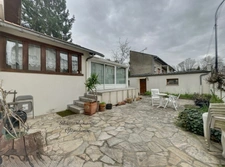 À 2 MIN DU RER E CHAMPIGNY CENTRE – MAISON 123 M² HABITABLES – 4 CHAMBRES/GRAND SEJOUR– TERRAIN 400 M² – 2 GARAGES – ATELIER 30 M²