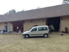 FERME A FINIR DE RESTAURER - 1 HECTARE - BOIS - CALME - GROS POTENTIEL.