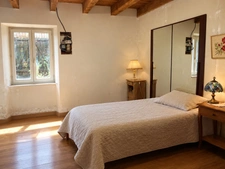 FERME A FINIR DE RESTAURER - 1 HECTARE - BOIS - CALME - GROS POTENTIEL.