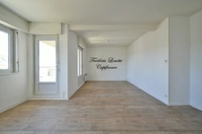 AY-CHAMPAGNE – Appartement T3 avec balcon, ascenseur et grenier, dans une résidence calme et sécurisée