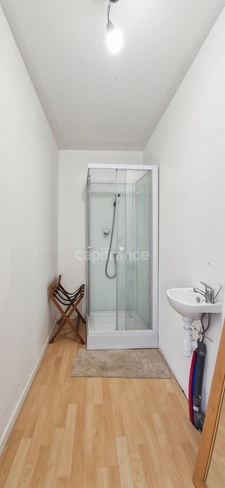 Grande bâtisse de 14 pièces – 262 m² habitables (répartie en 3 logements) – Courtemont-Varennes (02)