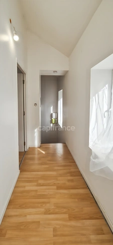 Grande bâtisse de 14 pièces – 262 m² habitables (répartie en 3 logements) – Courtemont-Varennes (02)