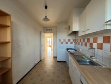 MARSEILLE 10ème / 6ème : T3 Traversant avec Balcon Sud –vue dégagée - 5ème étage avec ascenseur – Proche Castellane