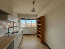 MARSEILLE 10ème / 6ème : T3 Traversant avec Balcon Sud –vue dégagée - 5ème étage avec ascenseur – Proche Castellane