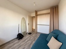 Appartement T3 transformable en T4 – Dernier étage – Vue mer et Bonne Mère – 2 balcons – Parking
