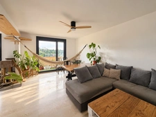 Appartement T3 transformable en T4 – Dernier étage – Vue mer et Bonne Mère – 2 balcons – Parking